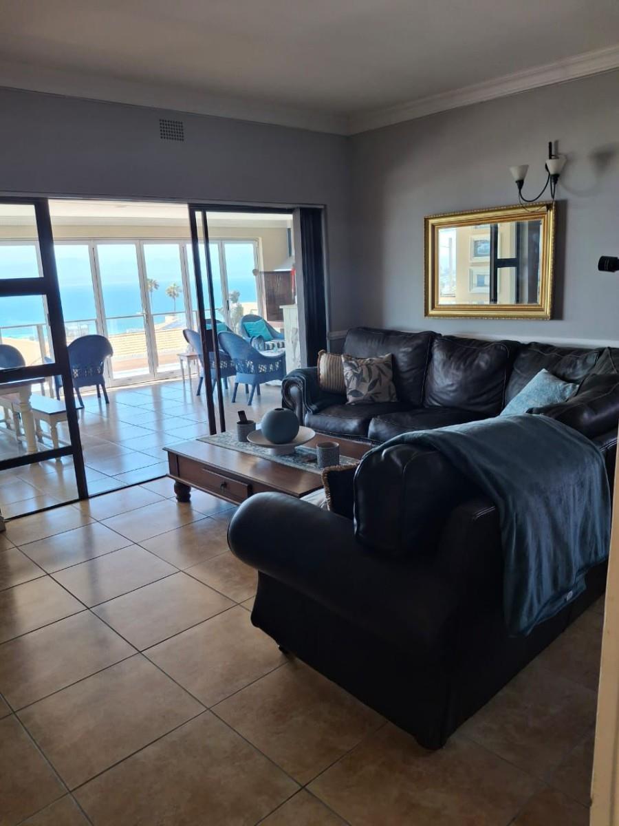 Luxury Holiday Coastal Escape - 3 En‑Suite Bedrooms, Jacuzzi, Gym, Bar - Sleeps 8