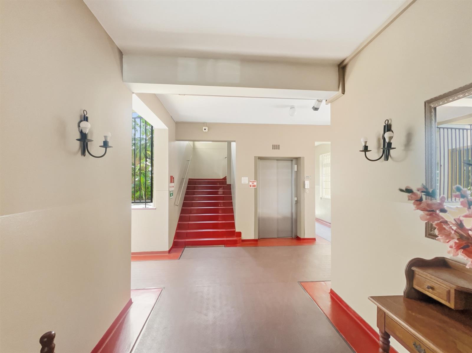 2 Bedroom Apartment To Rent in Essenwood, Durban, KwaZulu-Natal 4