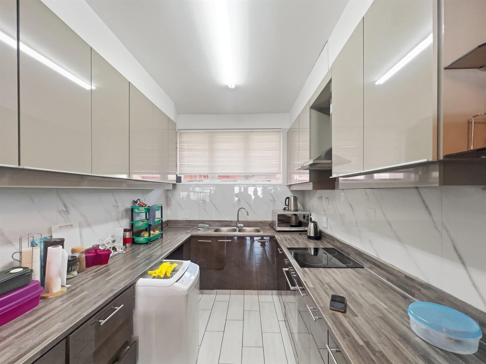 2 Bedroom Apartment To Rent in Essenwood, Durban, KwaZulu-Natal