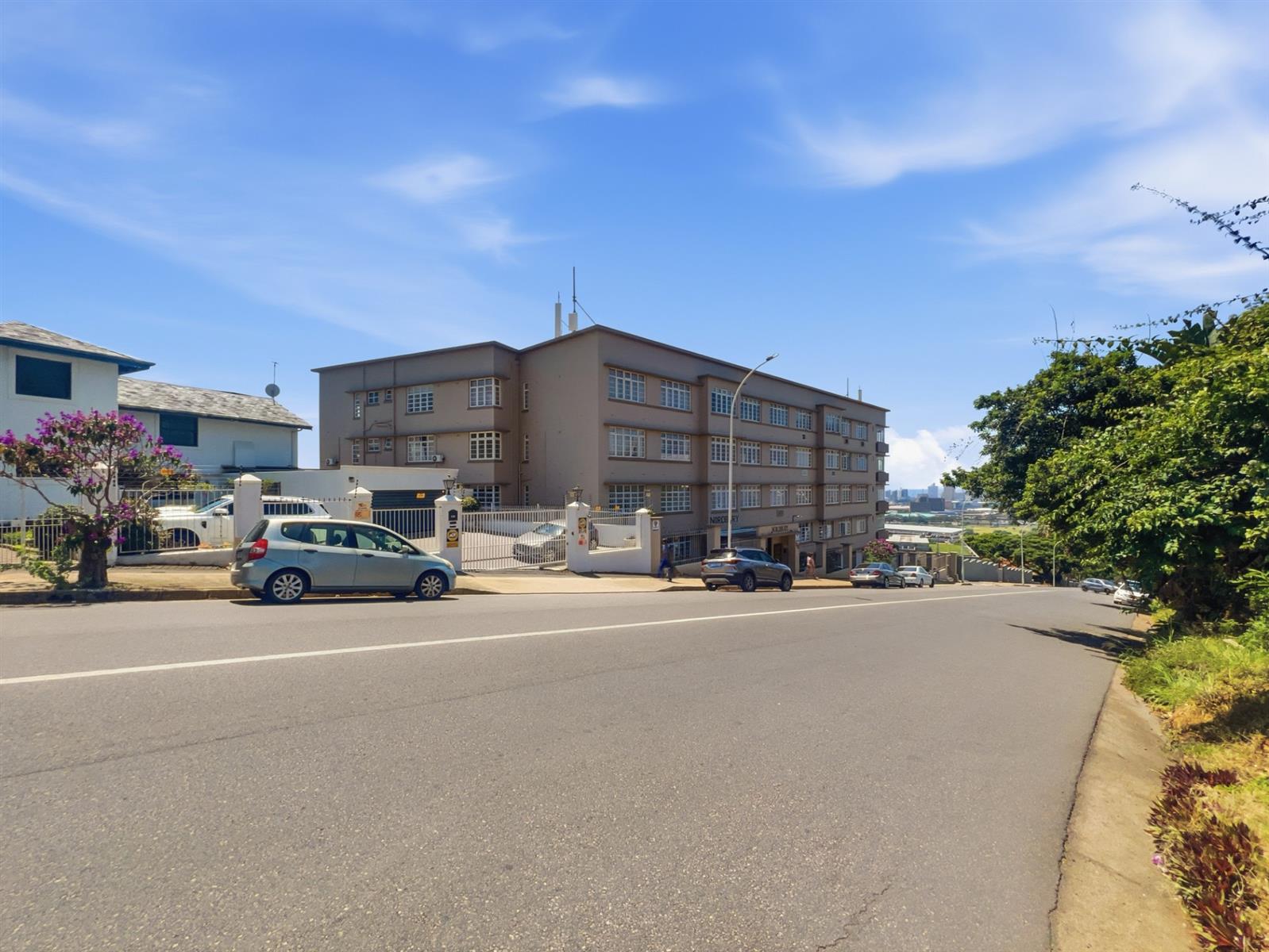 2 Bedroom Apartment To Rent in Essenwood, Durban, KwaZulu-Natal 3
