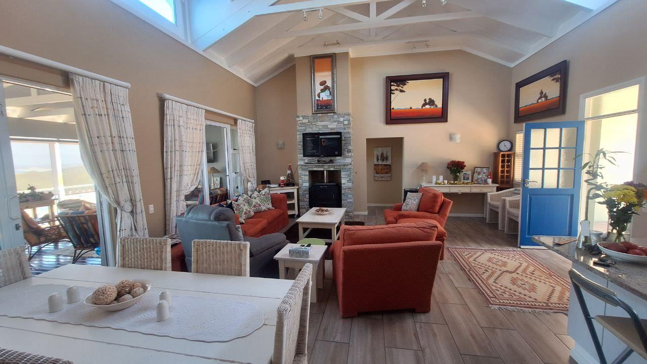 Luxury 4 bedroom Lodge with Golfing Green View