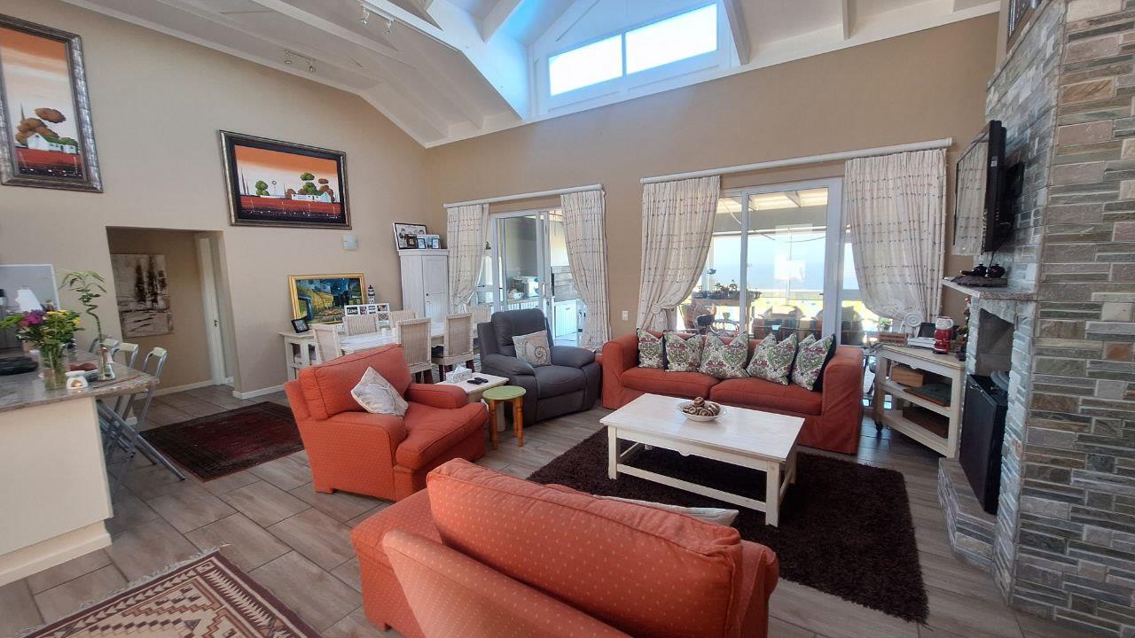 Luxury 4 bedroom Lodge with Golfing Green View