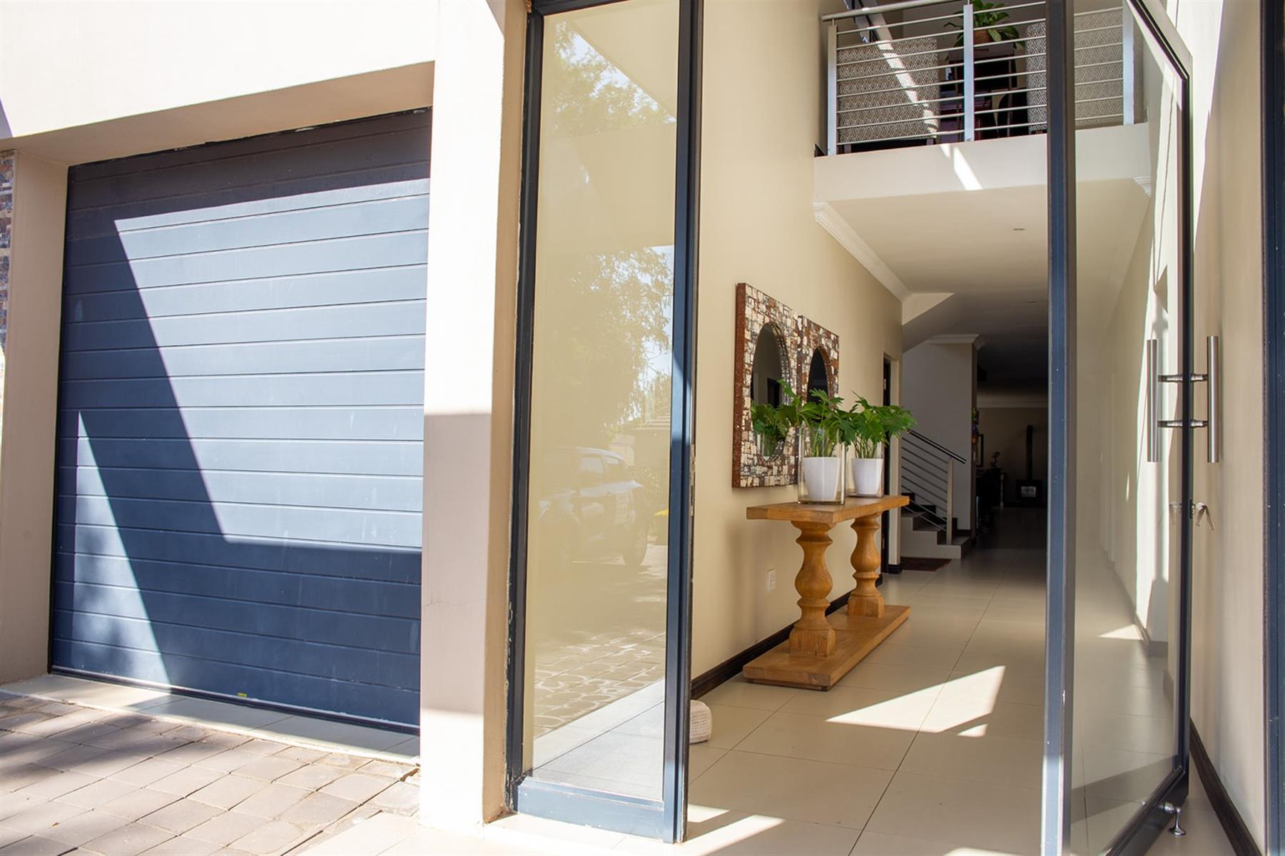 Modern Living in Prestigious Silverwoods Country Estate
