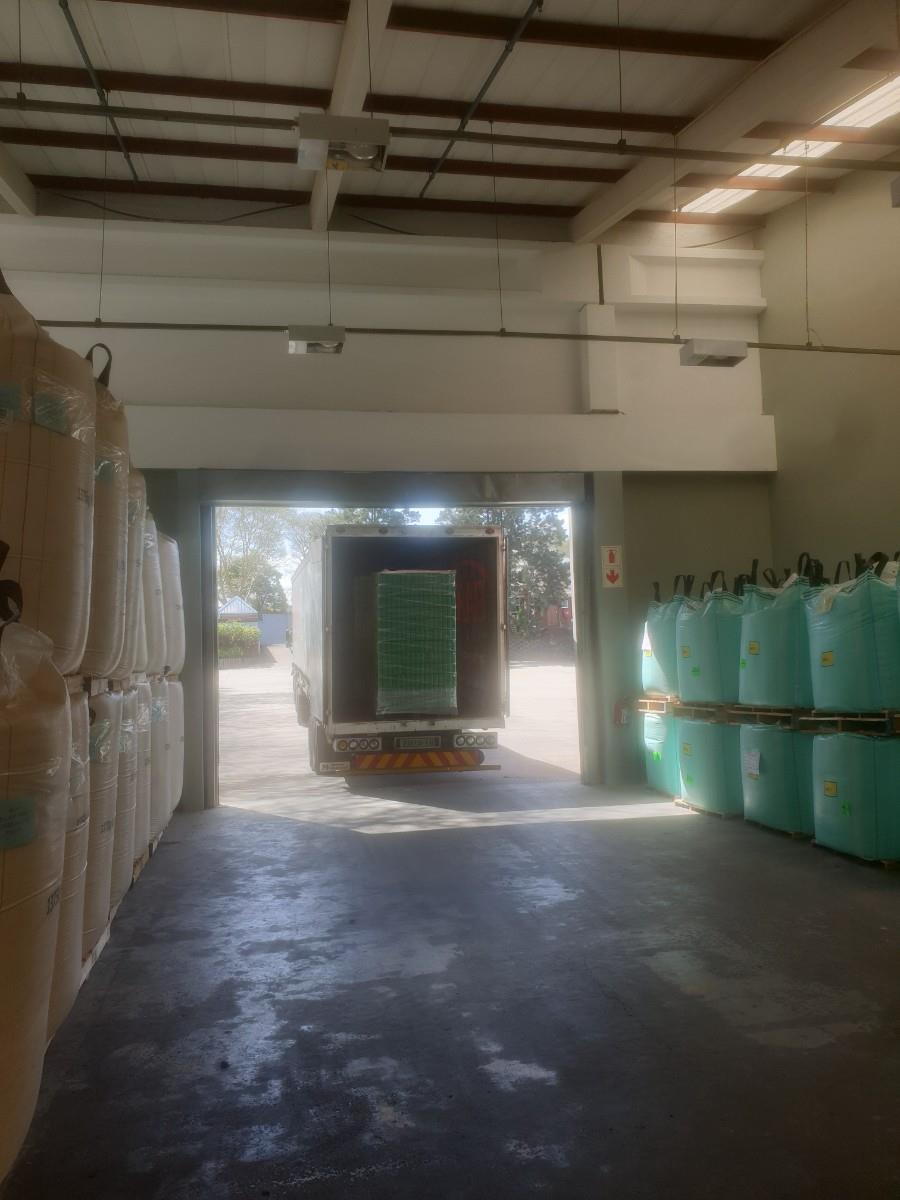 Warehouse to let in Riverhorse in secure park close to N2