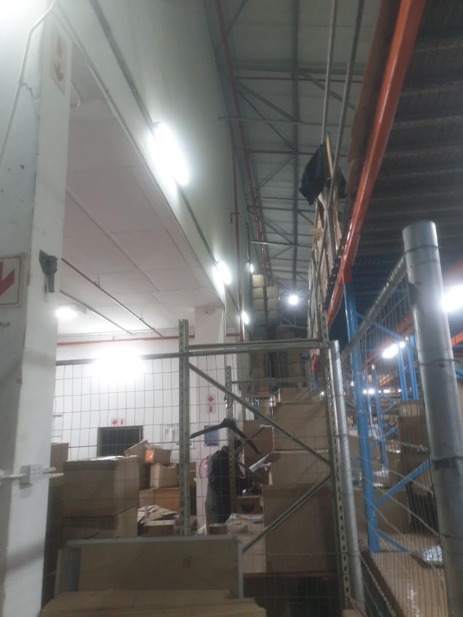 Warehouse to let in Riverhorse in secure park close to N2