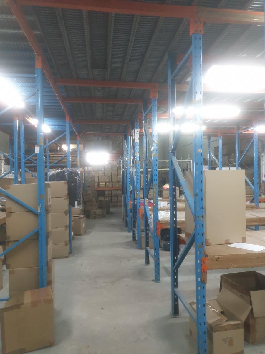 Warehouse to let in Riverhorse in secure park close to N2