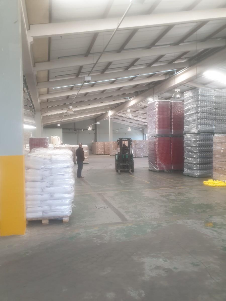 Warehouse to let in Riverhorse in secure park close to N2