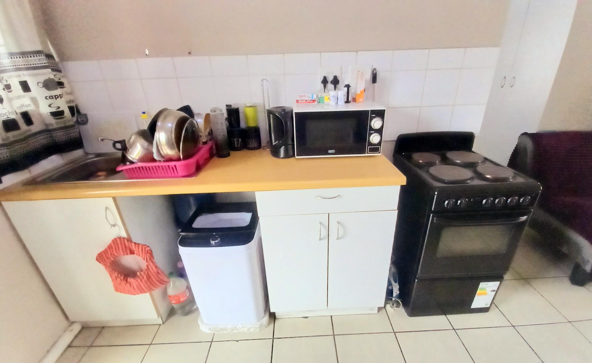 Apartment For Sale in Maitland, Cape Town