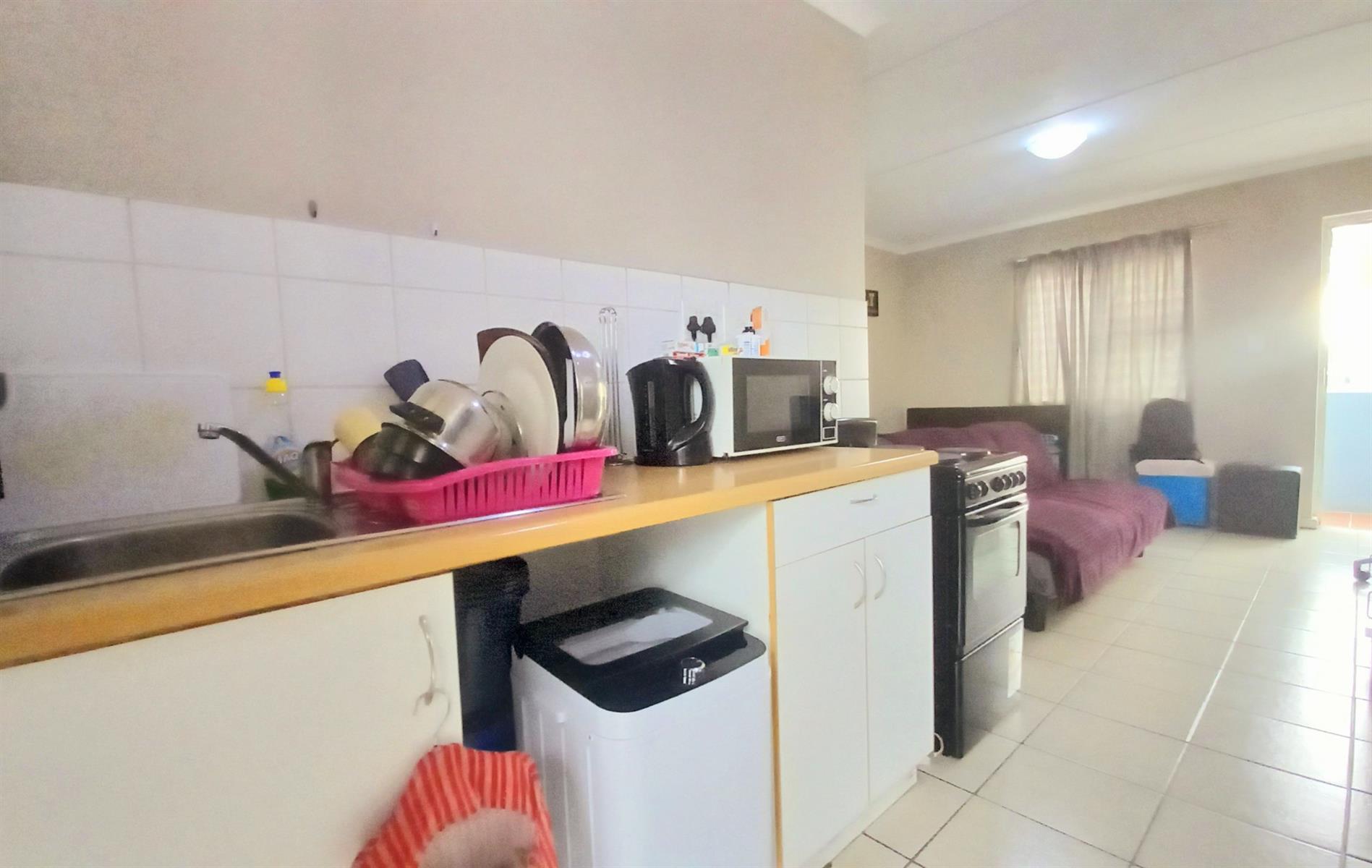 Apartment For Sale in Maitland, Cape Town