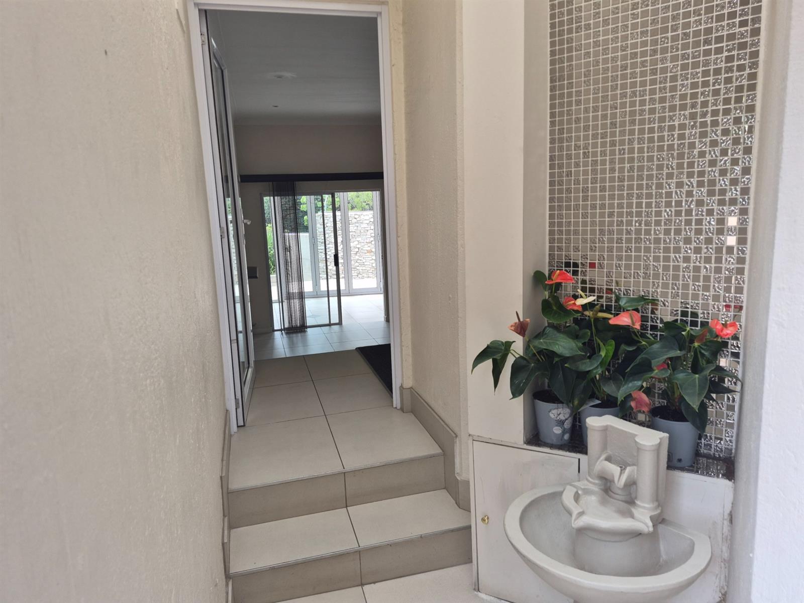 Contemporary Lock-Up-and-Go Living in the Exclusive Chamonix, Bedford Park
