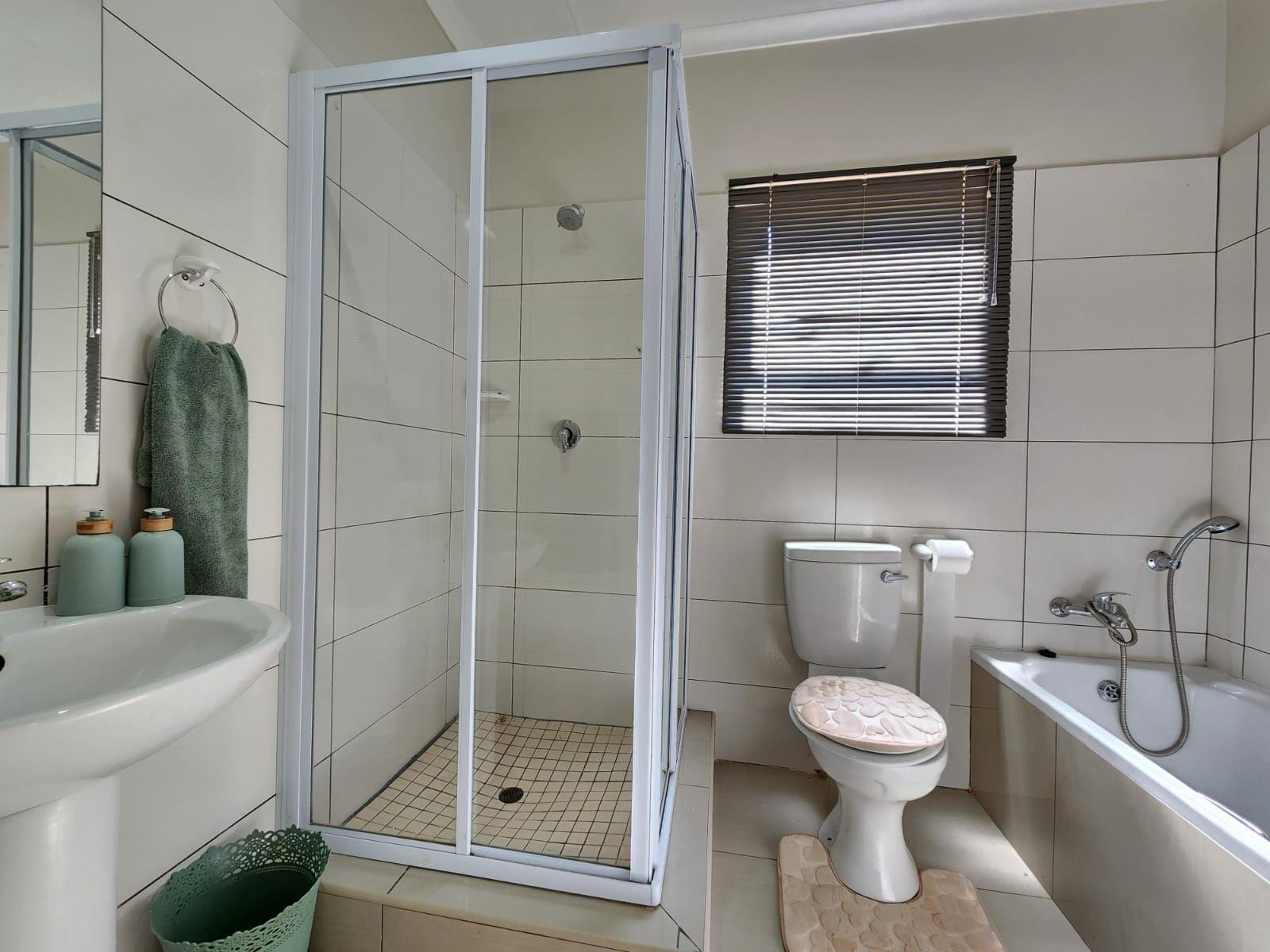 Modern Elegance in Crawford Estate: The Perfect Place to Start