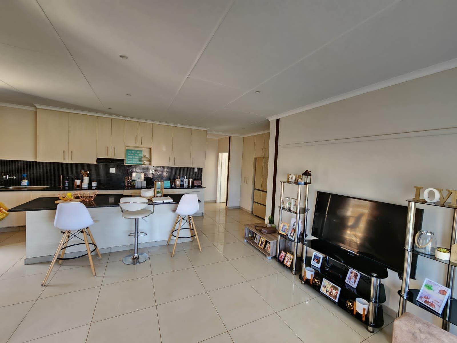 Modern Elegance in Crawford Estate: The Perfect Place to Start