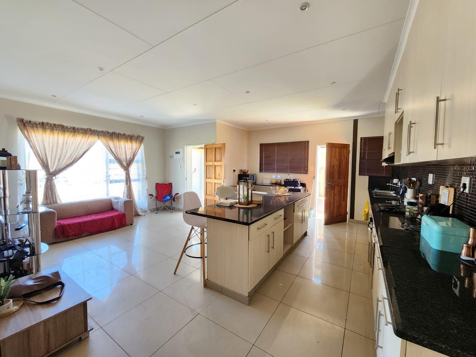 Modern Elegance in Crawford Estate: The Perfect Place to Start