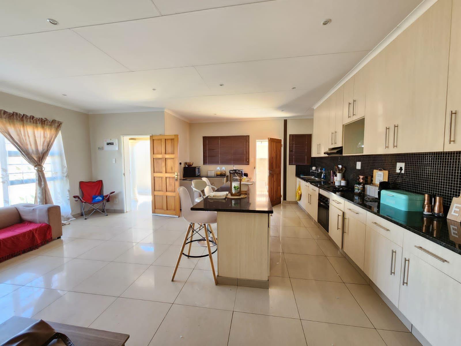 Modern Elegance in Crawford Estate: The Perfect Place to Start
