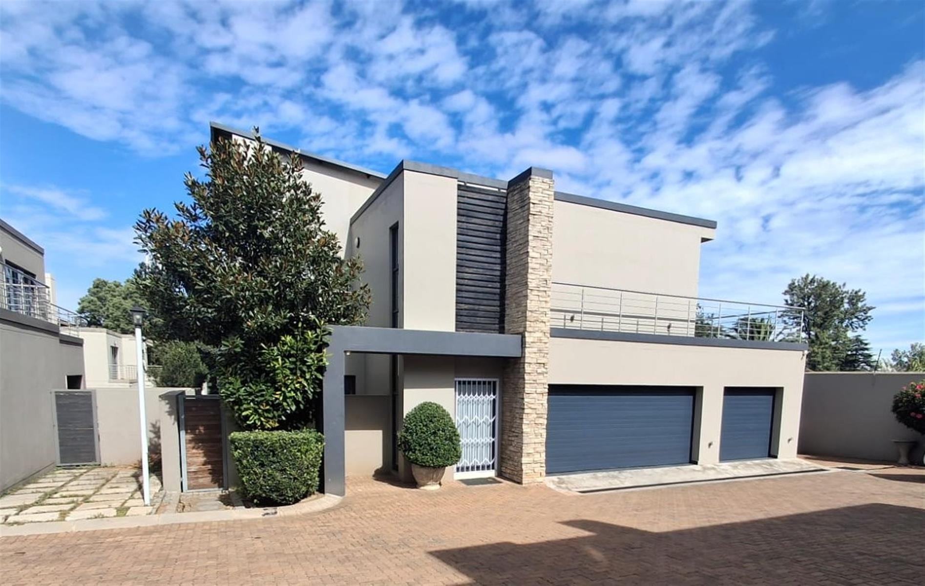 CONTEMPORARY LIVING IN THE HEART OF BEAUTIFUL BEDFORDVIEW