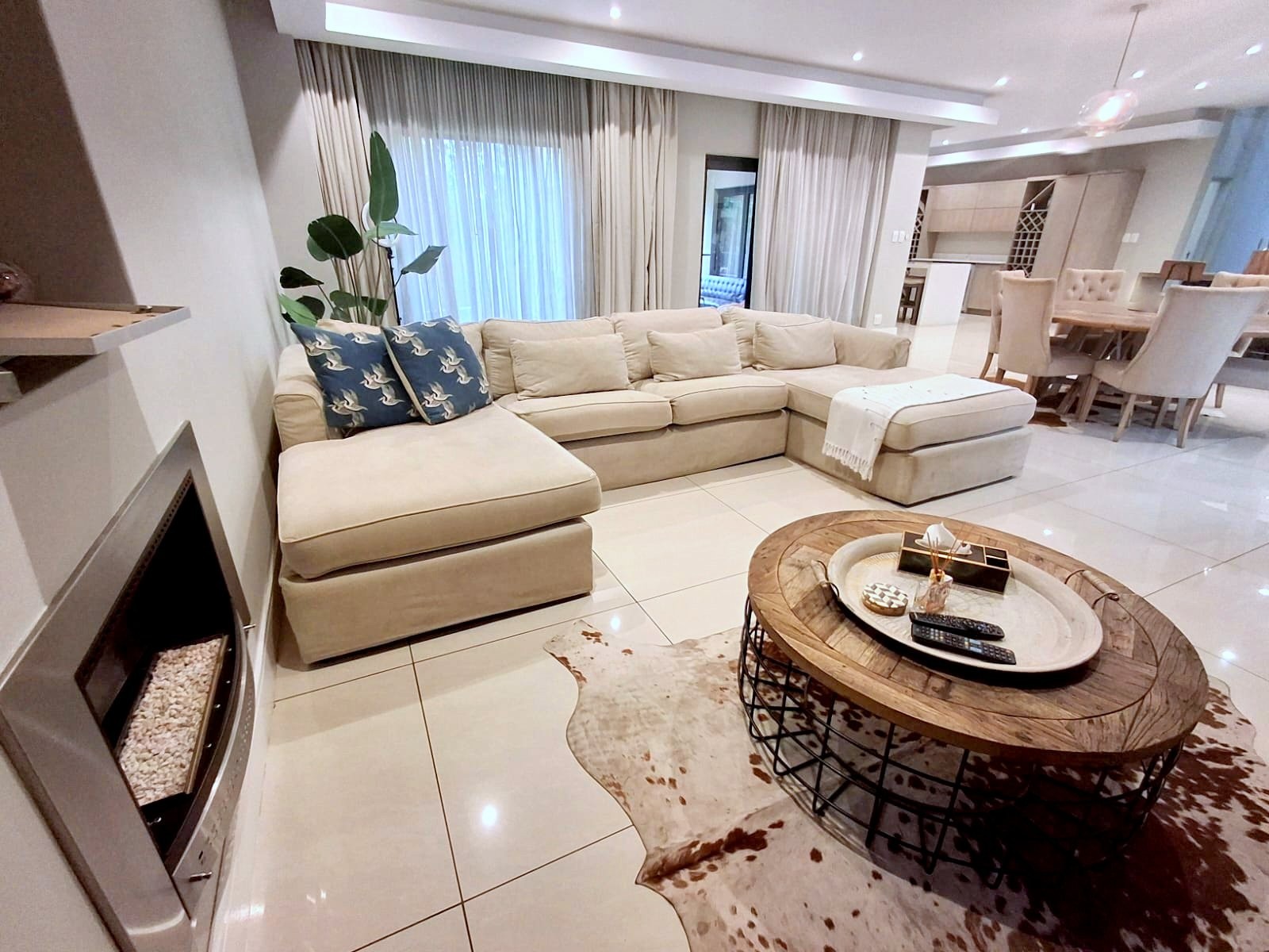 CONTEMPORARY LIVING IN THE HEART OF BEAUTIFUL BEDFORDVIEW 5