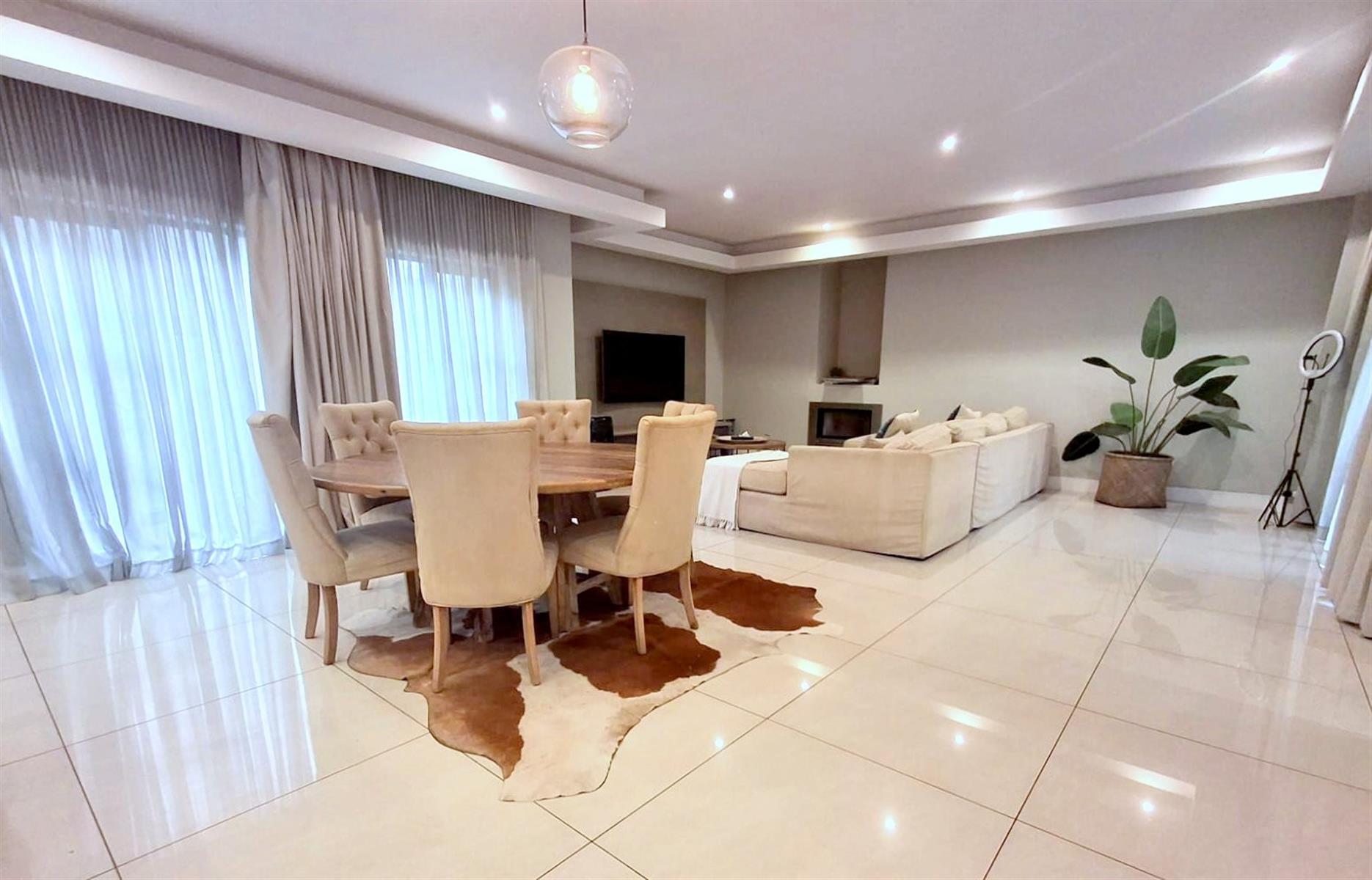 CONTEMPORARY LIVING IN THE HEART OF BEAUTIFUL BEDFORDVIEW
