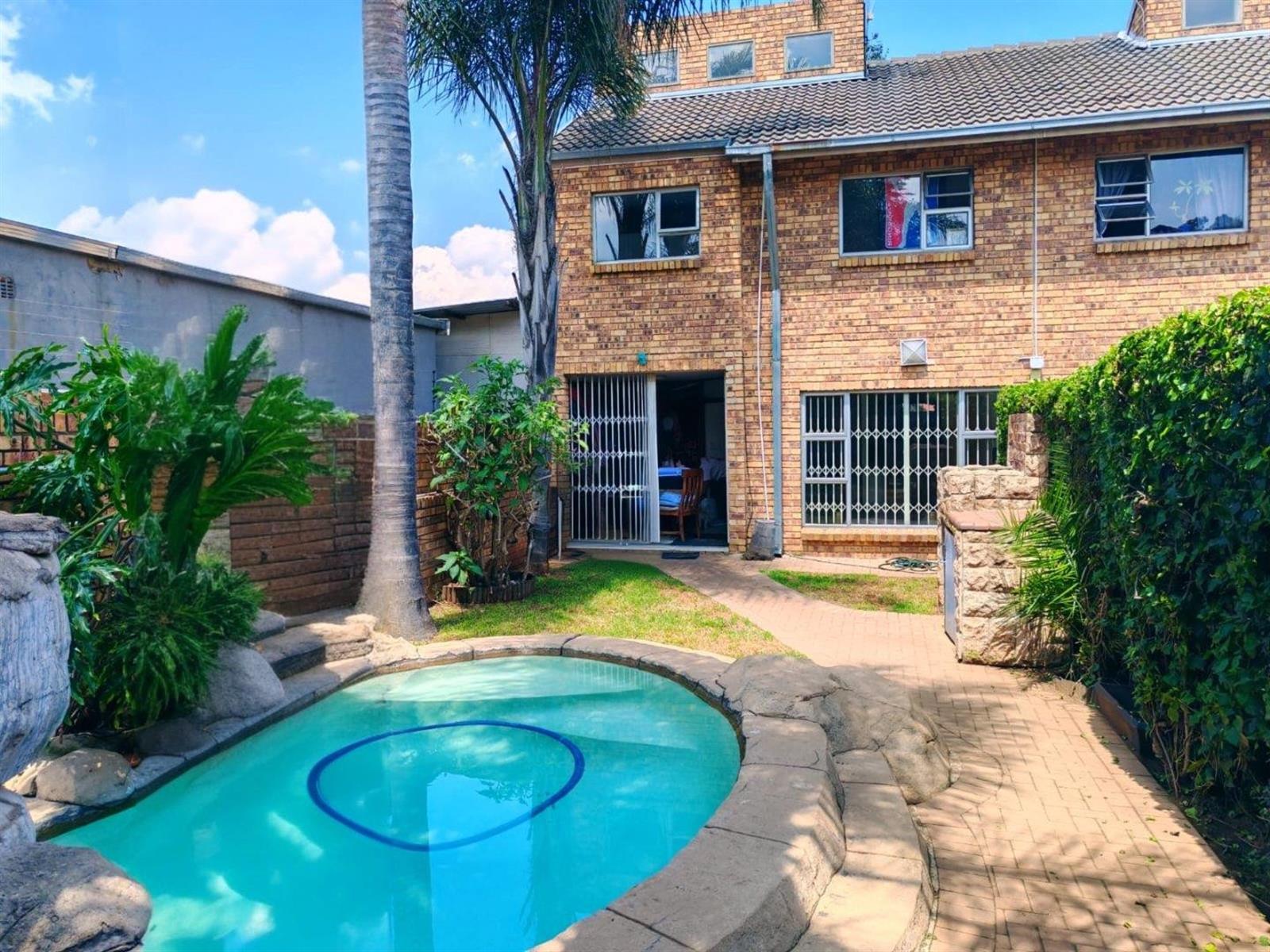Duplex For Sale in Edendale