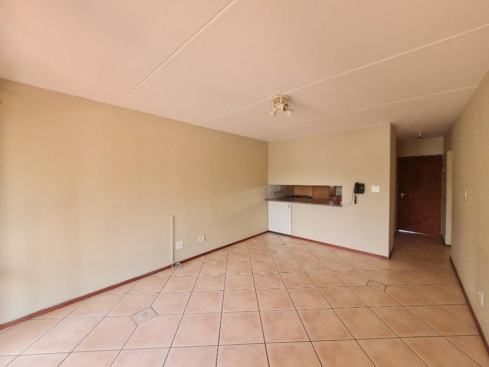 Townhouse For Sale in Dowerglen Ext 4, Dowerglen, Edenvale