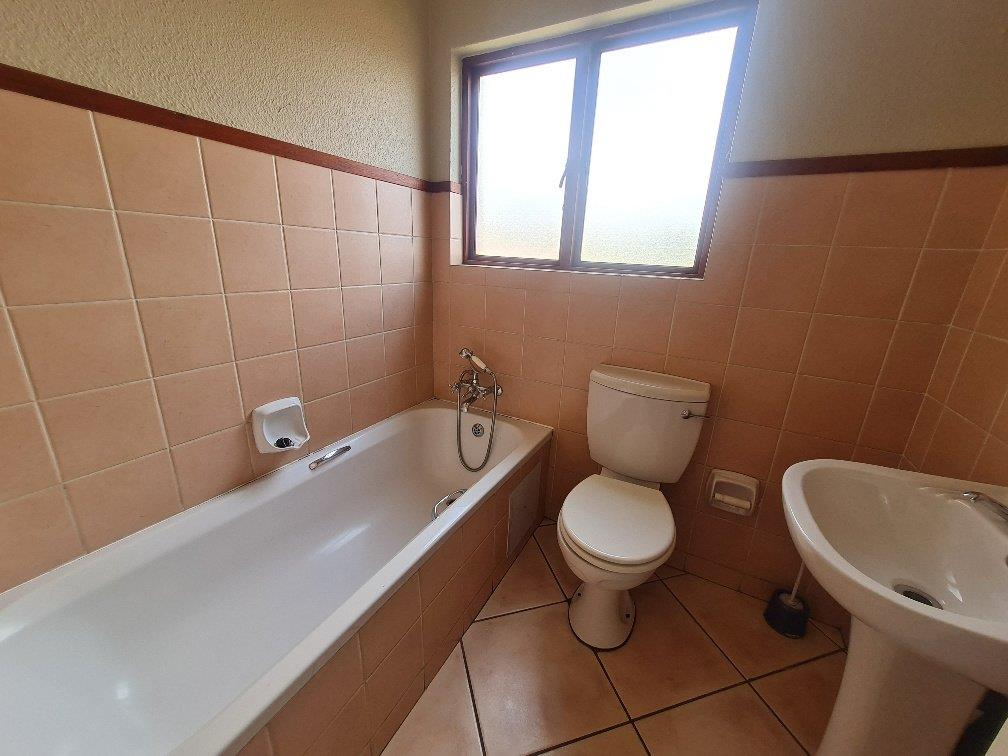 Townhouse For Sale in Dowerglen Ext 4, Dowerglen, Edenvale