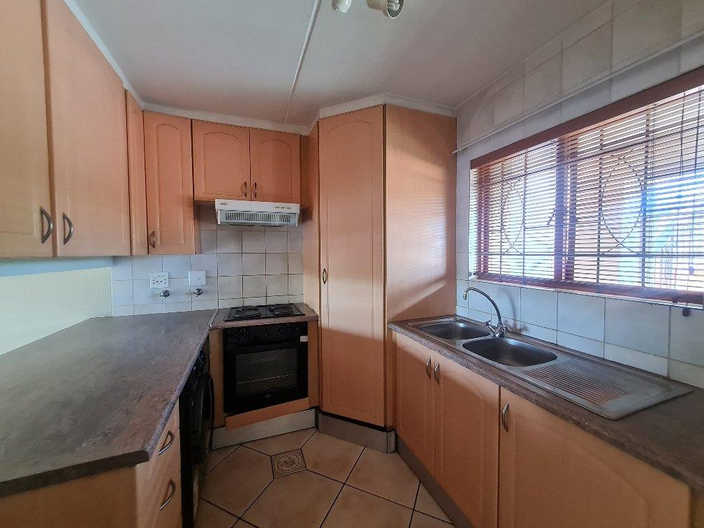 Townhouse For Sale in Dowerglen Ext 4, Dowerglen, Edenvale