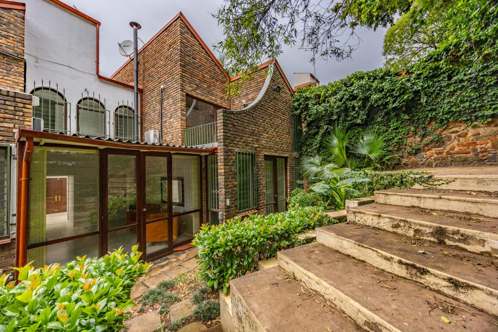 Townhouse For Sale in Lynnwood, Pretoria