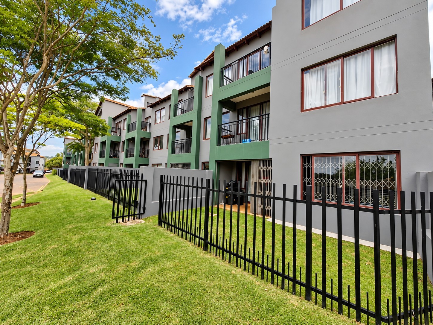 Apartment For Sale in Honeydew Grove, Roodepoort