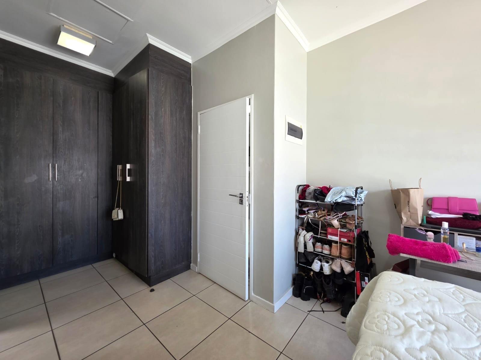 Modern 1-Bedroom Apartment with Balcony in Sought-After Malakite Perfect for a young professional,