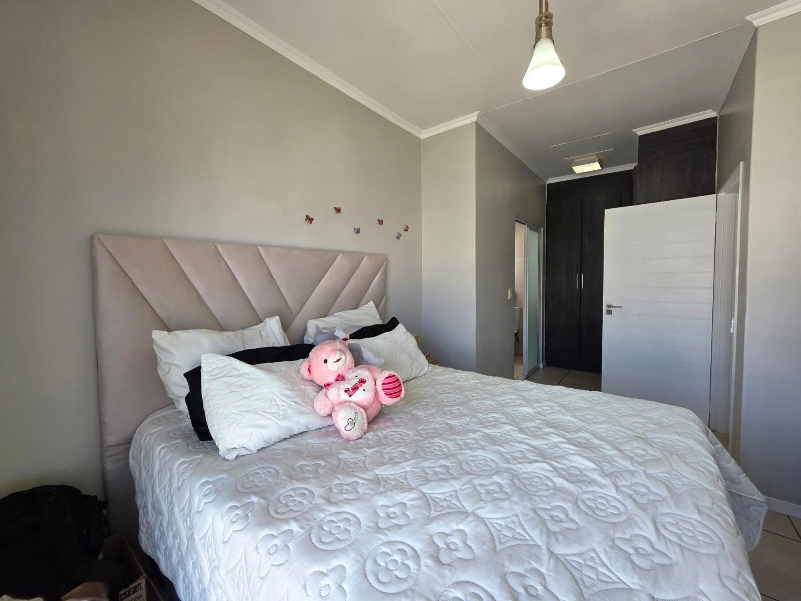 Modern 1-Bedroom Apartment with Balcony in Sought-After Malakite Perfect for a young professional,