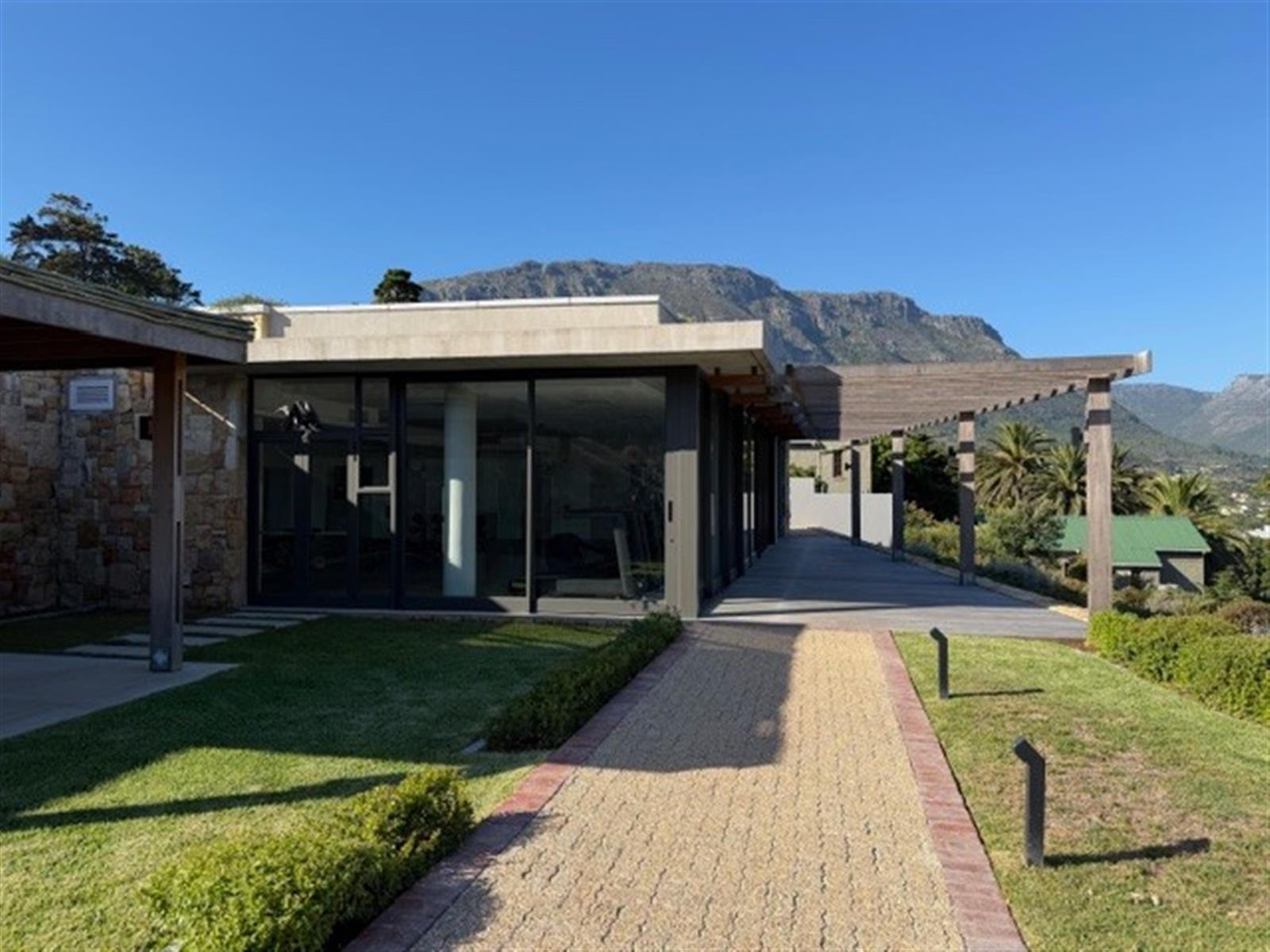Vacant land in exclusive prominent private estate
