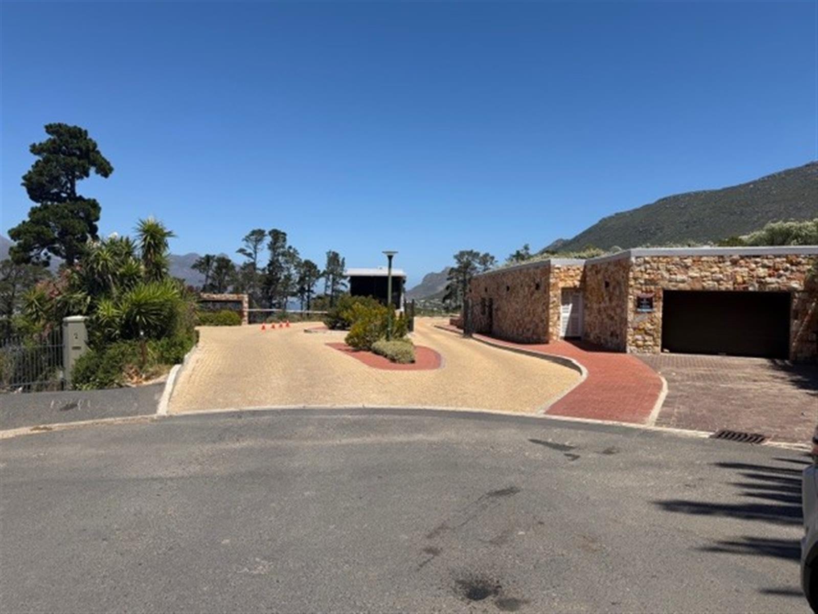 Vacant land in exclusive prominent private estate