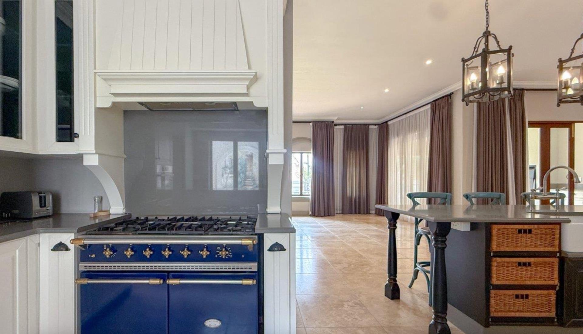 WOODHILL GOLF ESTATE Energy - Efficient, Spacious Home Close To Most Business Nodes