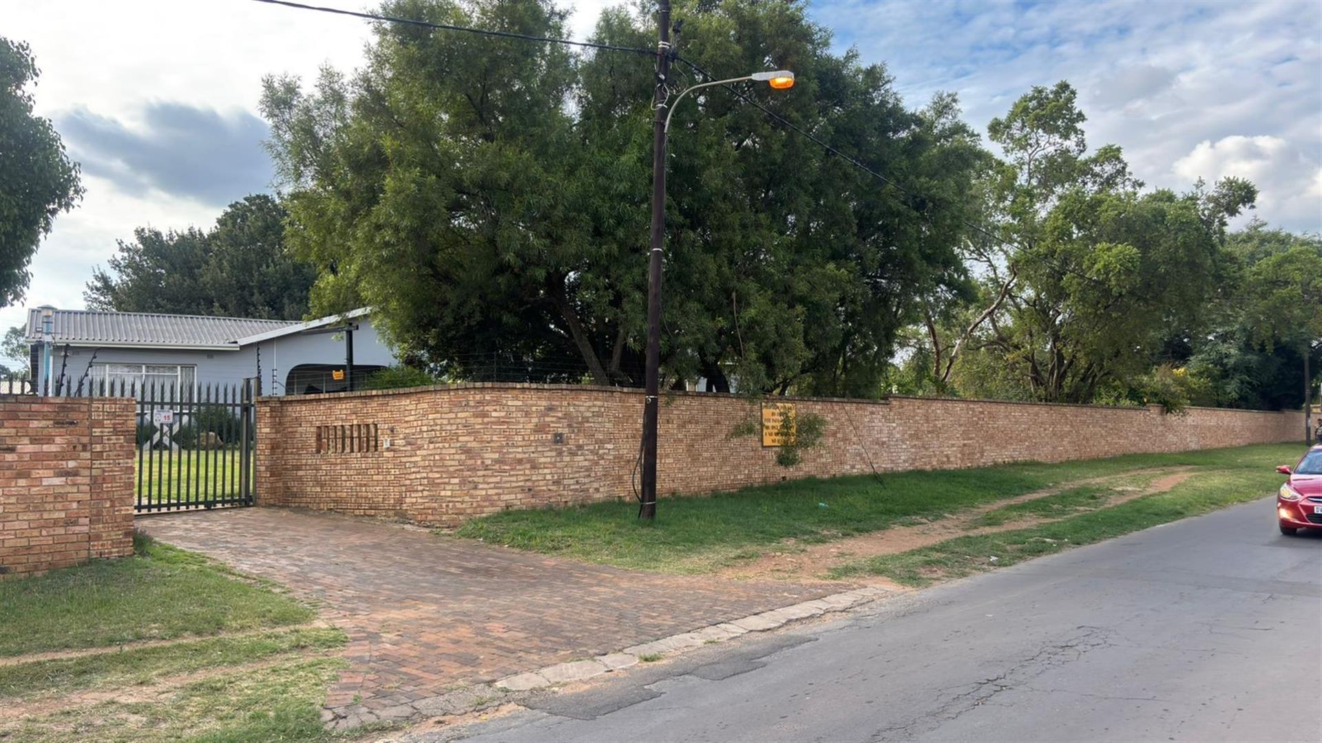 Commercial Property For Sale in Princess AH, Roodepoort