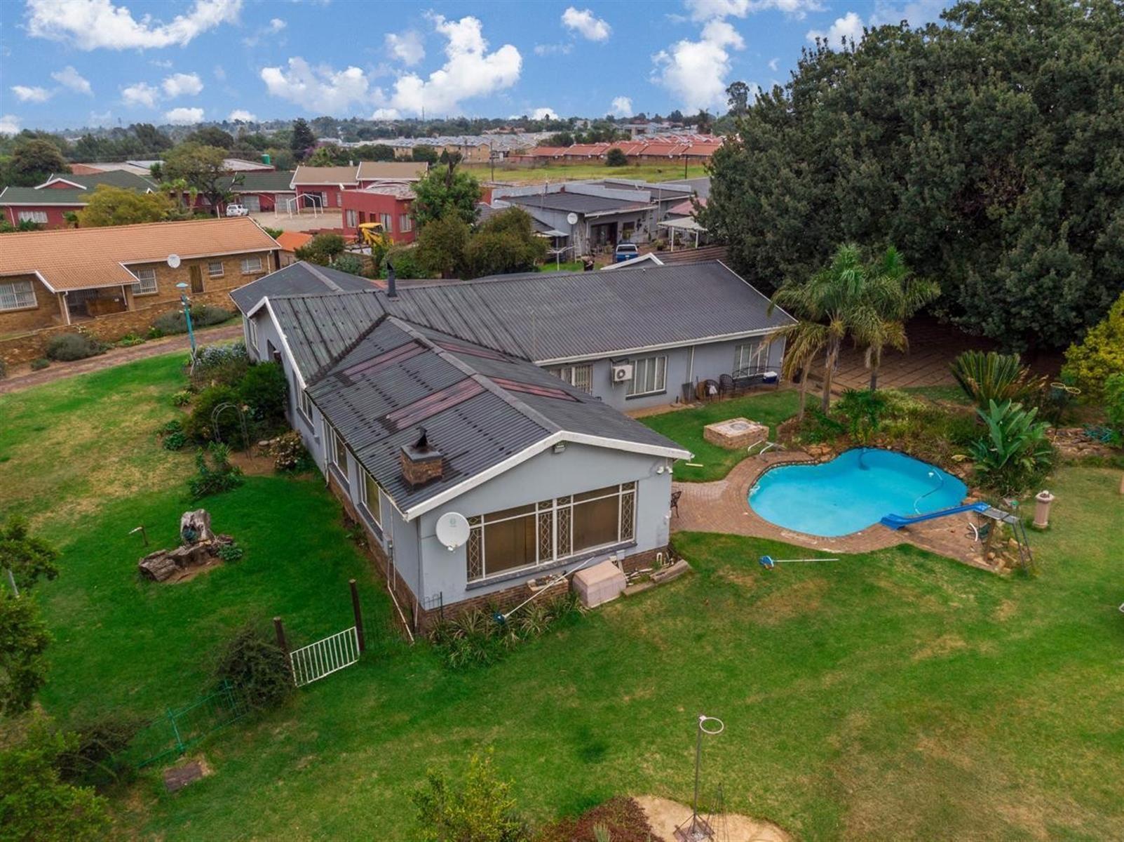 Commercial Property For Sale in Princess AH, Roodepoort
