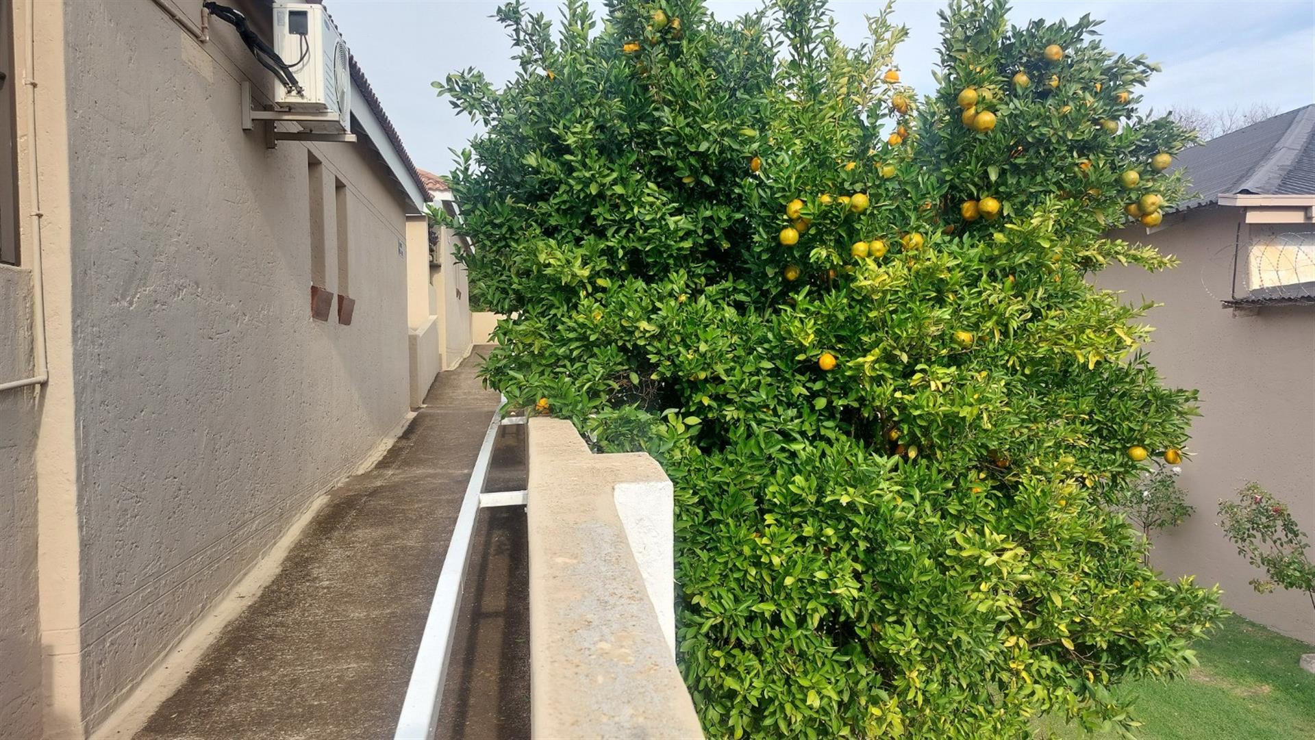 2 bedroom Life right unit on the banks of the Vaal River