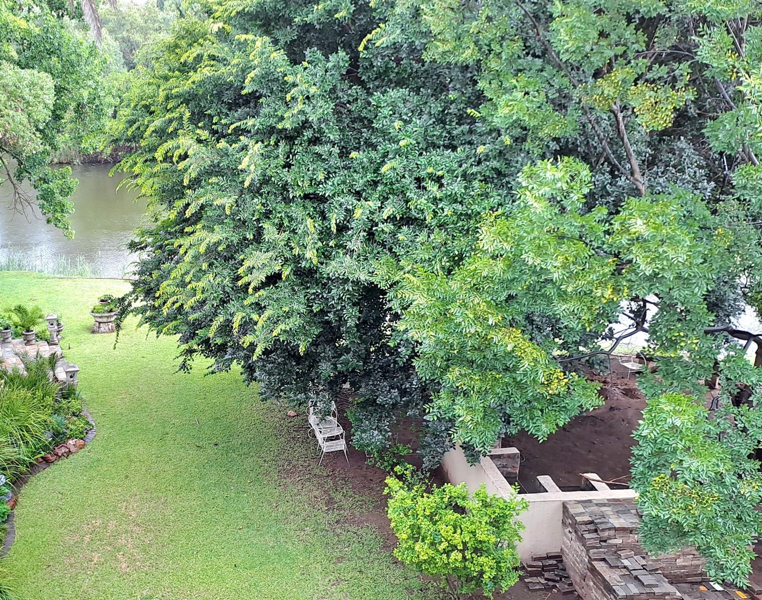 2 bedroom Life right unit on the banks of the Vaal River