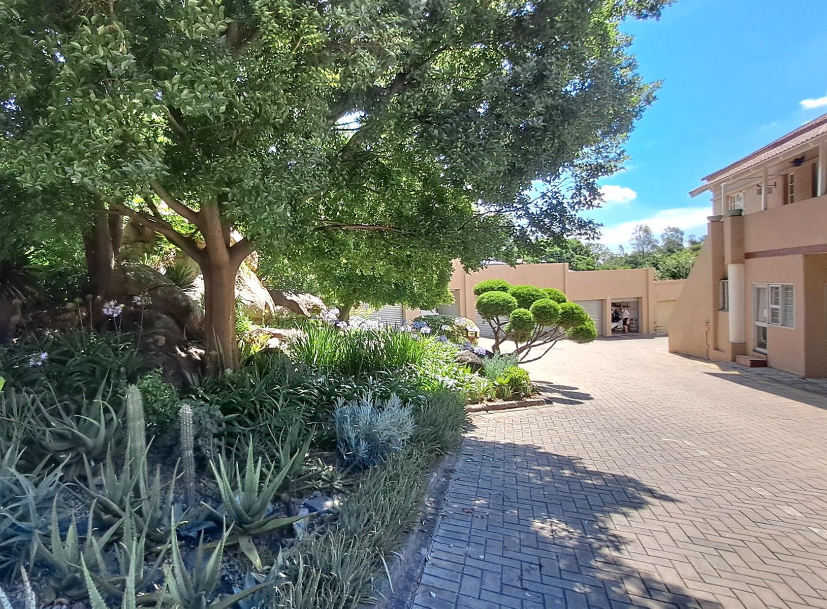 2 bedroom Life right unit on the banks of the Vaal River