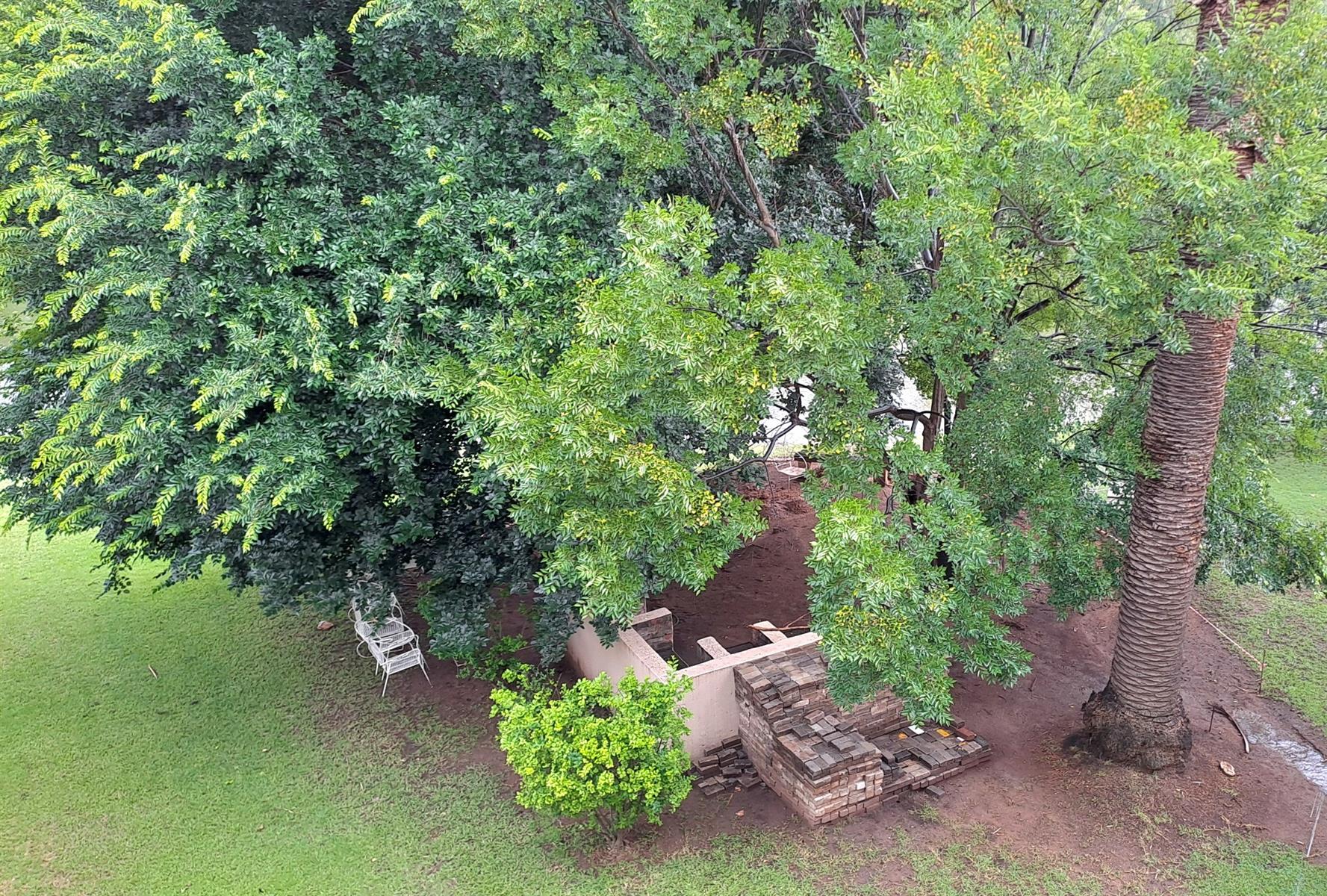 2 bedroom Life right unit on the banks of the Vaal River