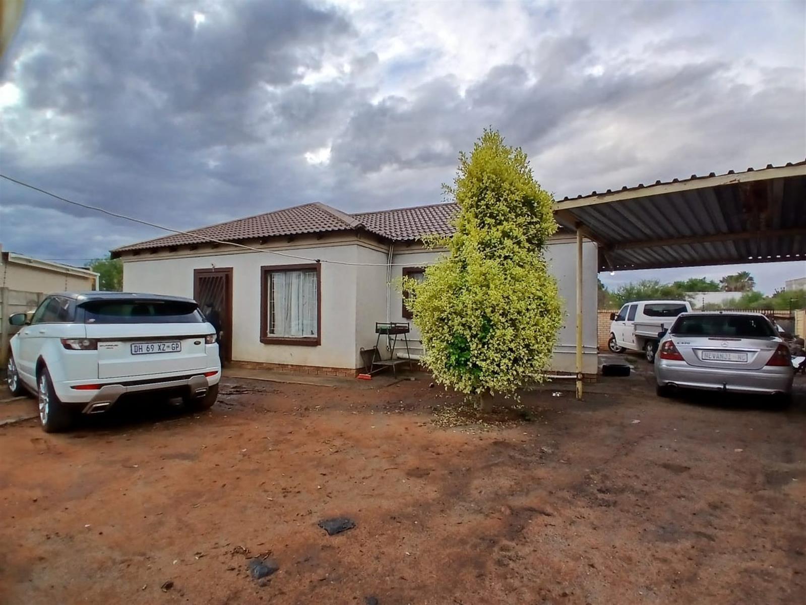 House For Sale in West End, Kimberley