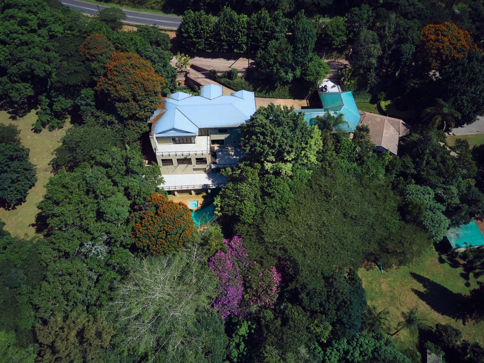 A Rare 3.43 Hectare Luxury Estate in Waterfall