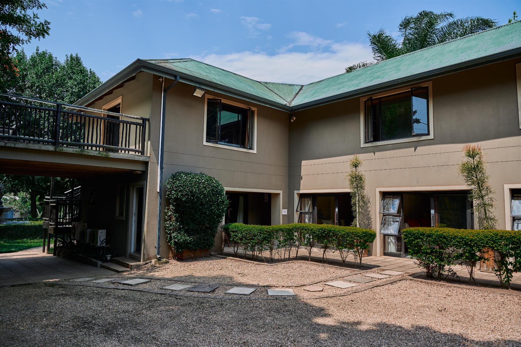 A Rare 3.43 Hectare Luxury Estate in Waterfall