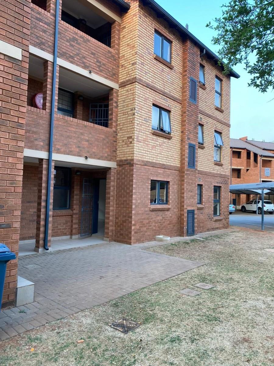 2 Bedroom Apartment / Flat for Sale in Olympus AH, Pretoria East