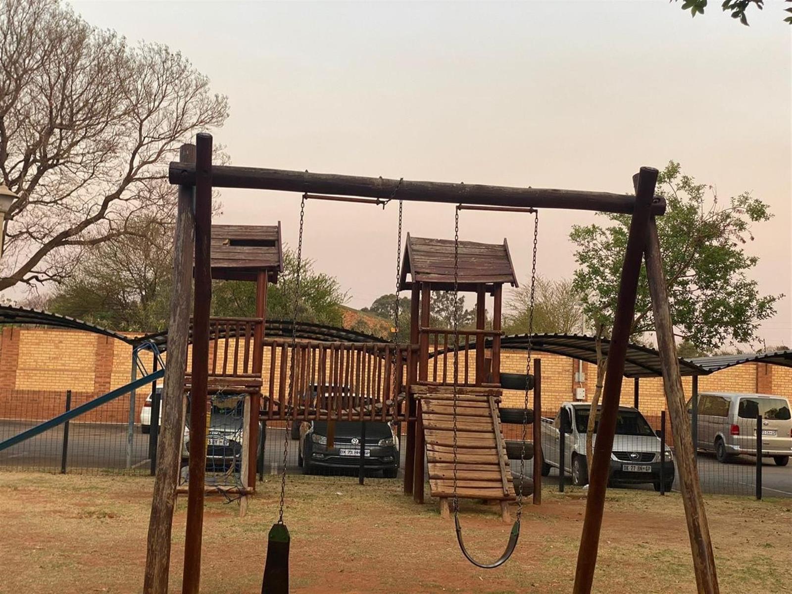2 Bedroom Apartment / Flat for Sale in Olympus AH, Pretoria East