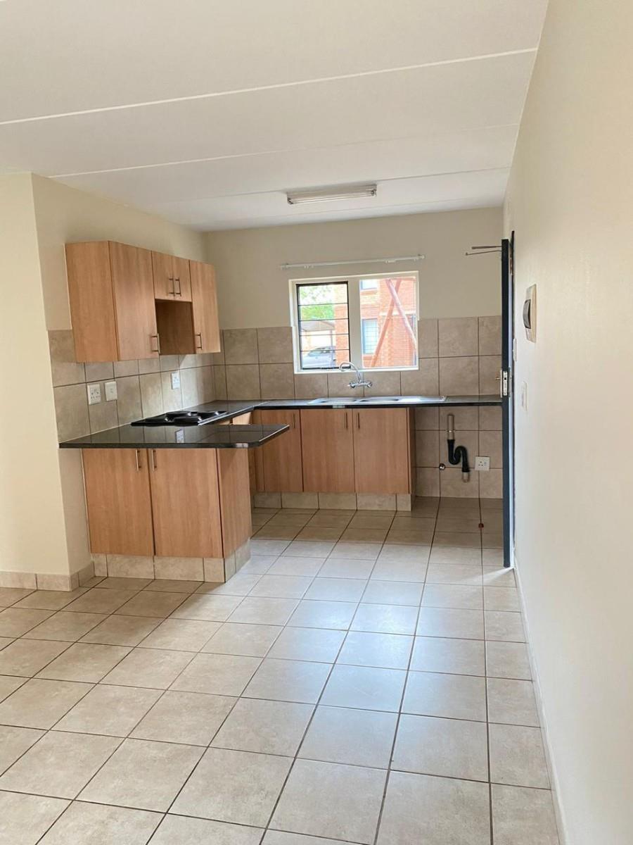 2 Bedroom Apartment / Flat for Sale in Olympus AH, Pretoria East