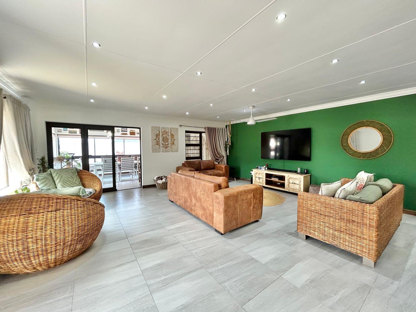 House For Sale in Jeffreys Bay