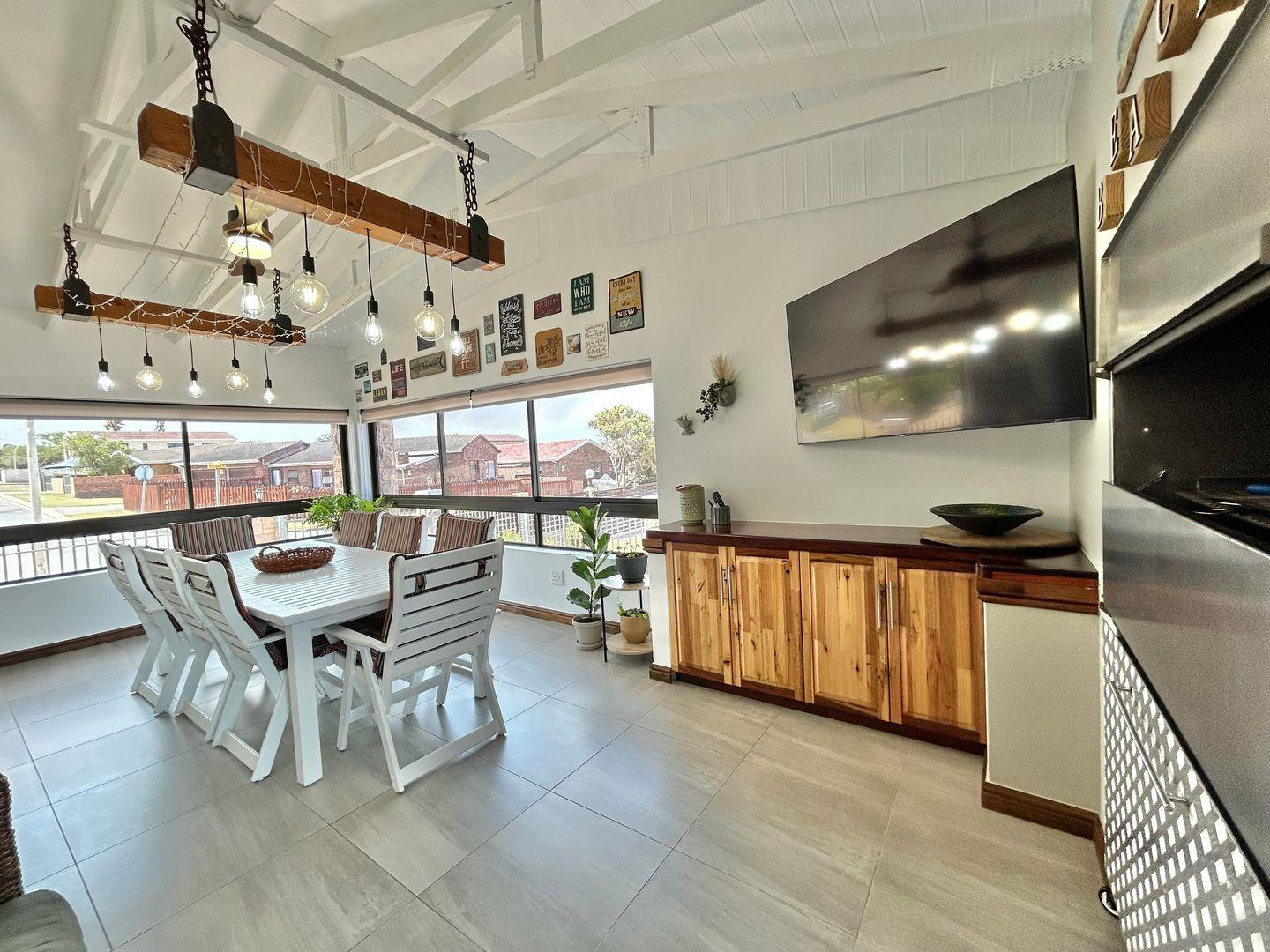 House For Sale in Jeffreys Bay