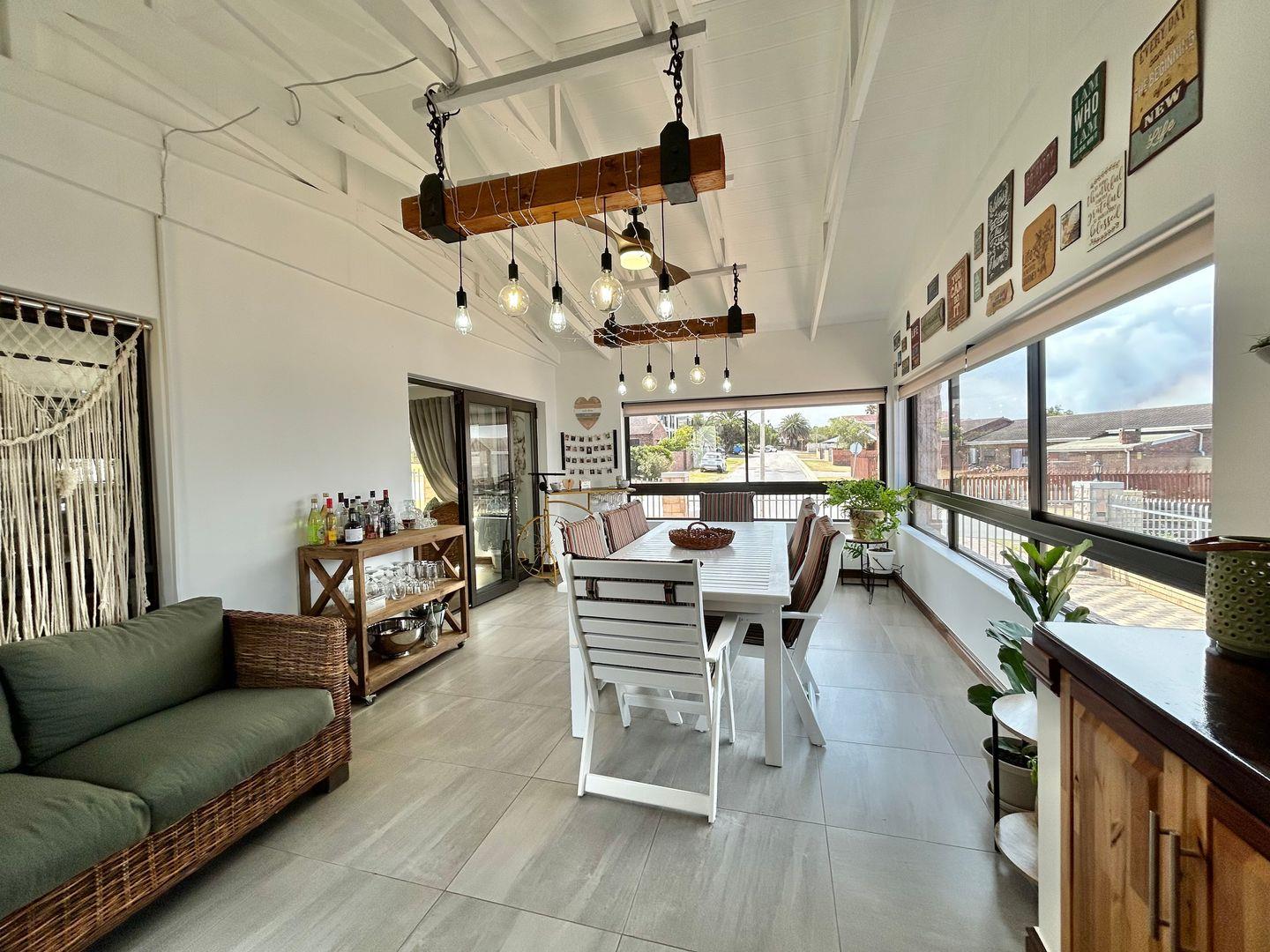 House For Sale in Jeffreys Bay