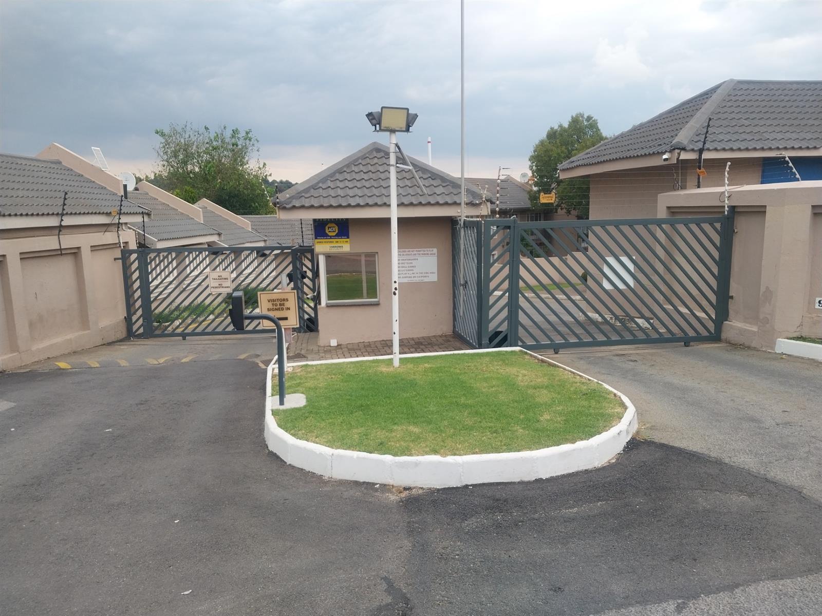 2 Bedroom Townhouse for Sale in Rembrandt Park