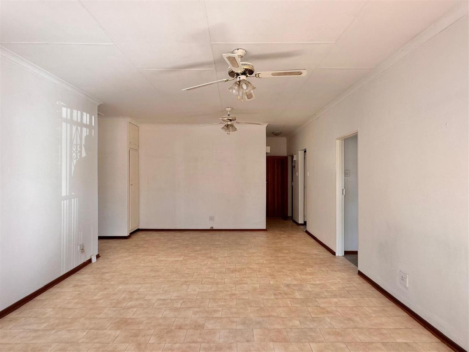 Modern 3-Bedroom Unit in Secure Central Complex with Private Garden
