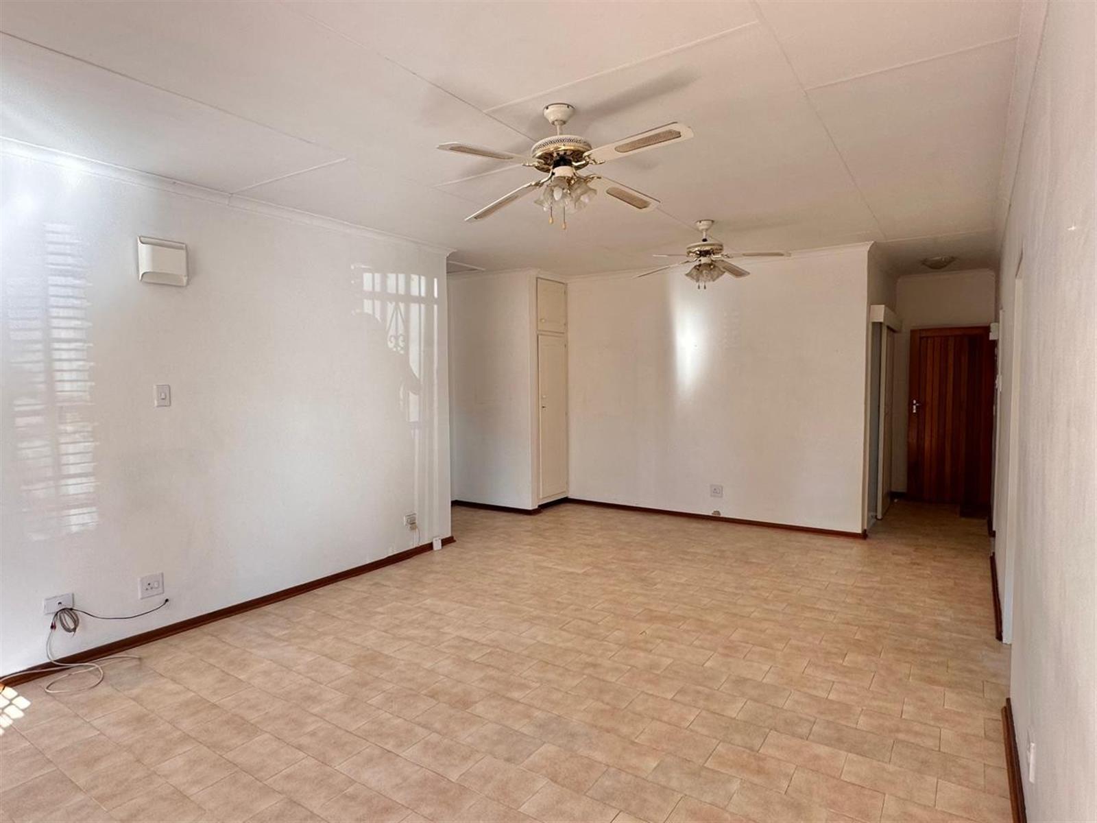 Modern 3-Bedroom Unit in Secure Central Complex with Private Garden